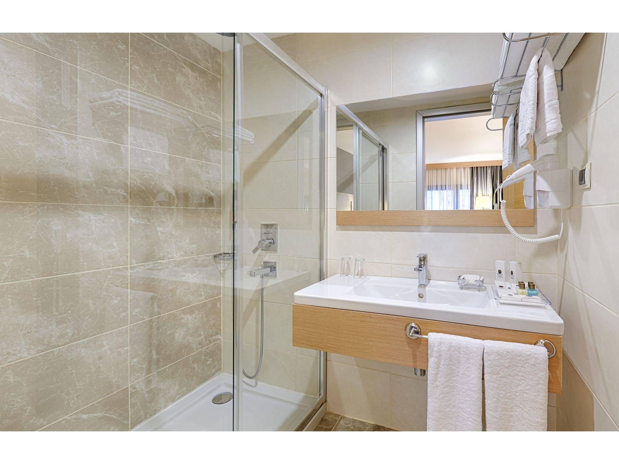 מלון Kordon Cankaya 4*